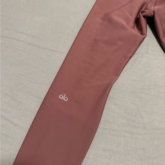 ALO Yoga Airlift Workout Leggings 3/4 Length Mauve Woodrose (small) - Picture 7 of 10